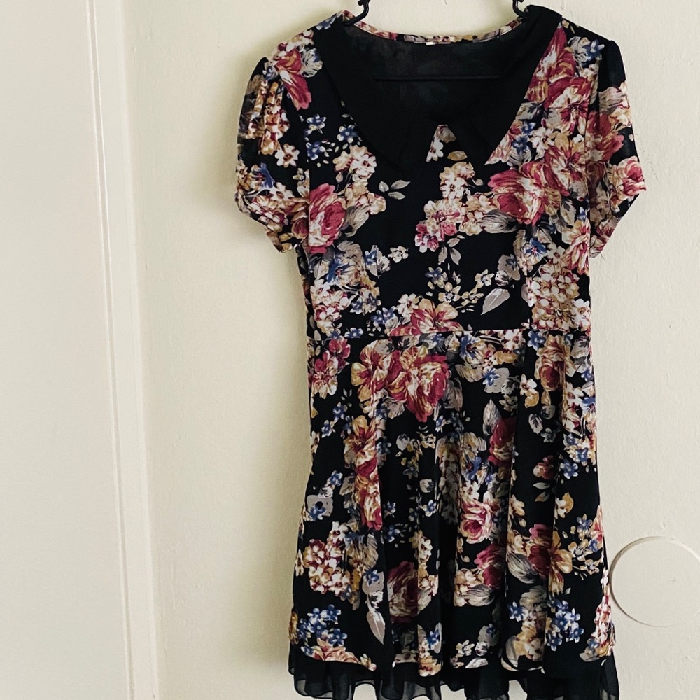 (LIGHTLY USED) Floral dress with peter-pan collar